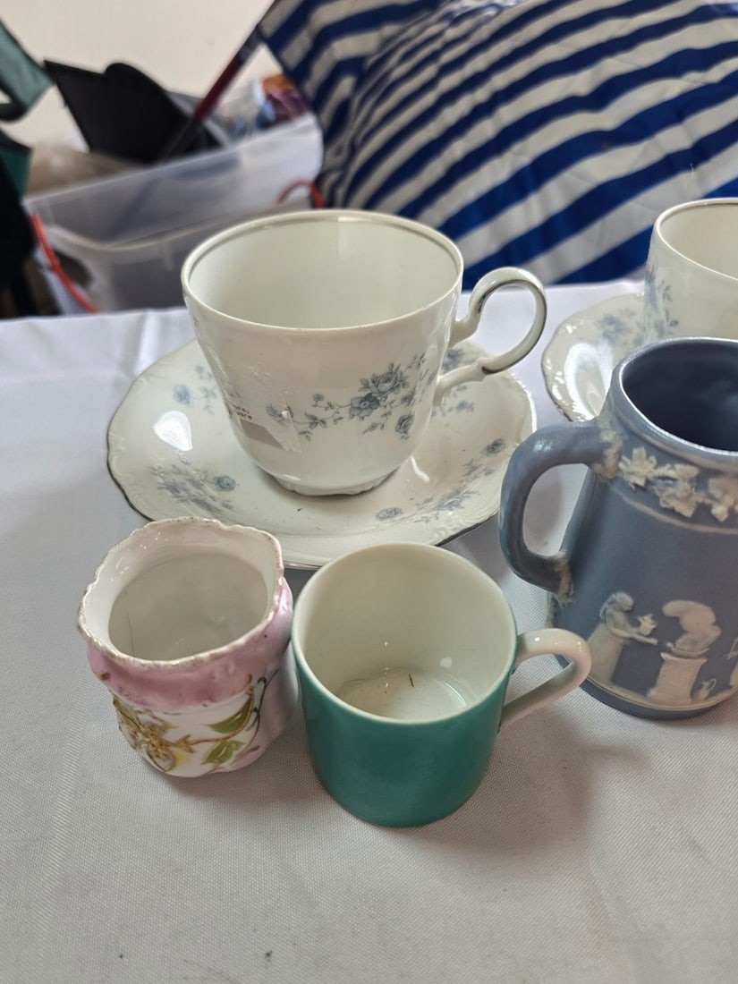 Collection of Assorted Ceramics and Glassware - 2