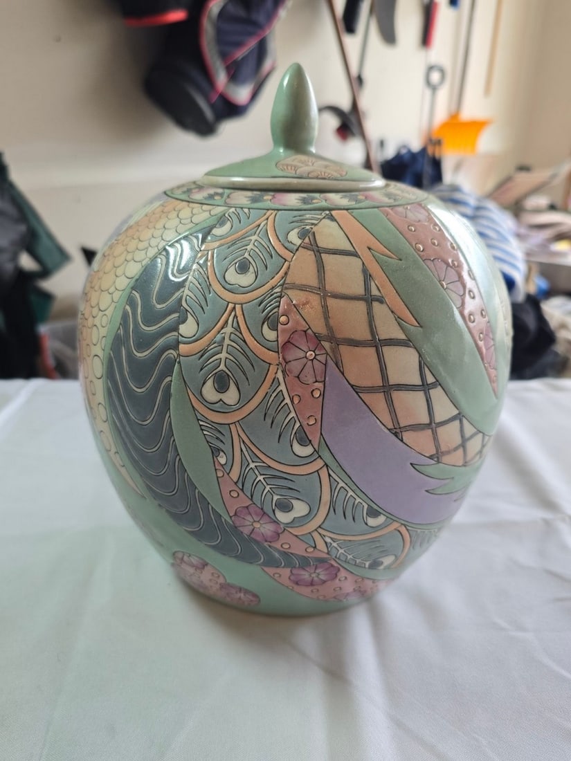 Three Decorative Vases, Made in China - 4