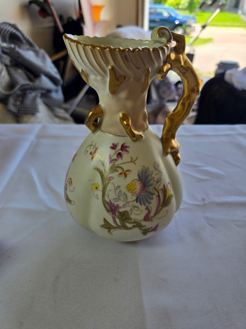 Collection of Four Vintage Teapots and a Vase - 3