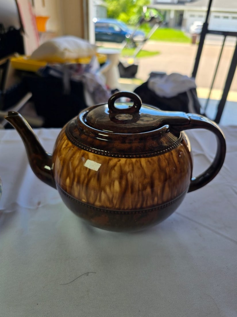 Collection of Four Vintage Teapots and a Vase - 4