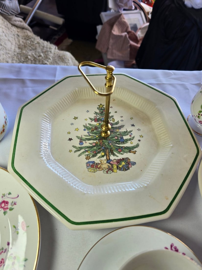 Assorted Decorative Porcelain and Ceramic Tableware, Six Pieces - 3