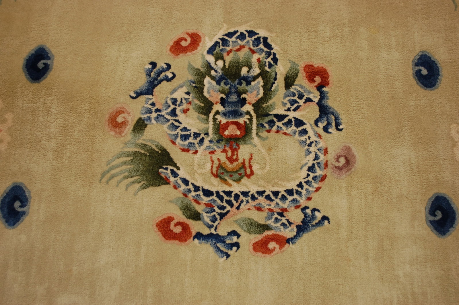 CHINESE NICHOLS RUG 5'10" x 8'10" - 8