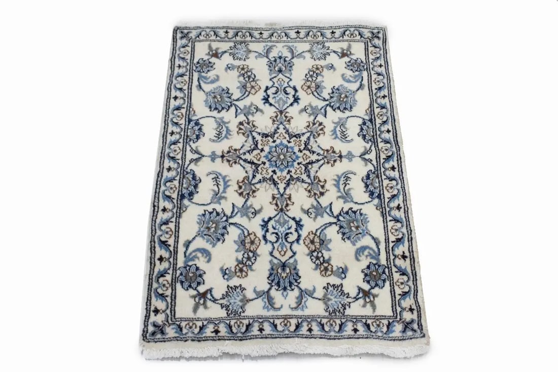Cream Floral Classic 2'6X4 Nain Persian Rug - 4