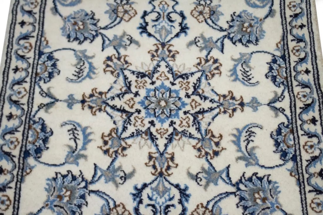 Cream Floral Classic 2'6X4 Nain Persian Rug - 5