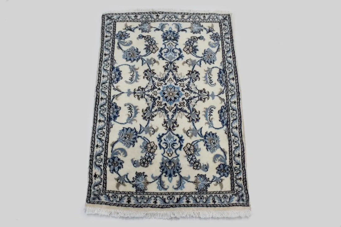 Cream Floral Classic 3X4 Nain Persian Rug - 4