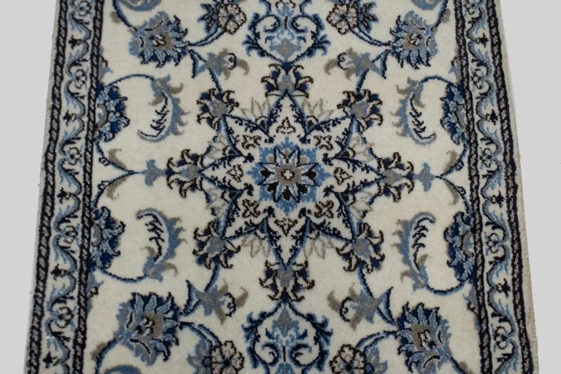 Cream Floral Classic 3X4 Nain Persian Rug - 5