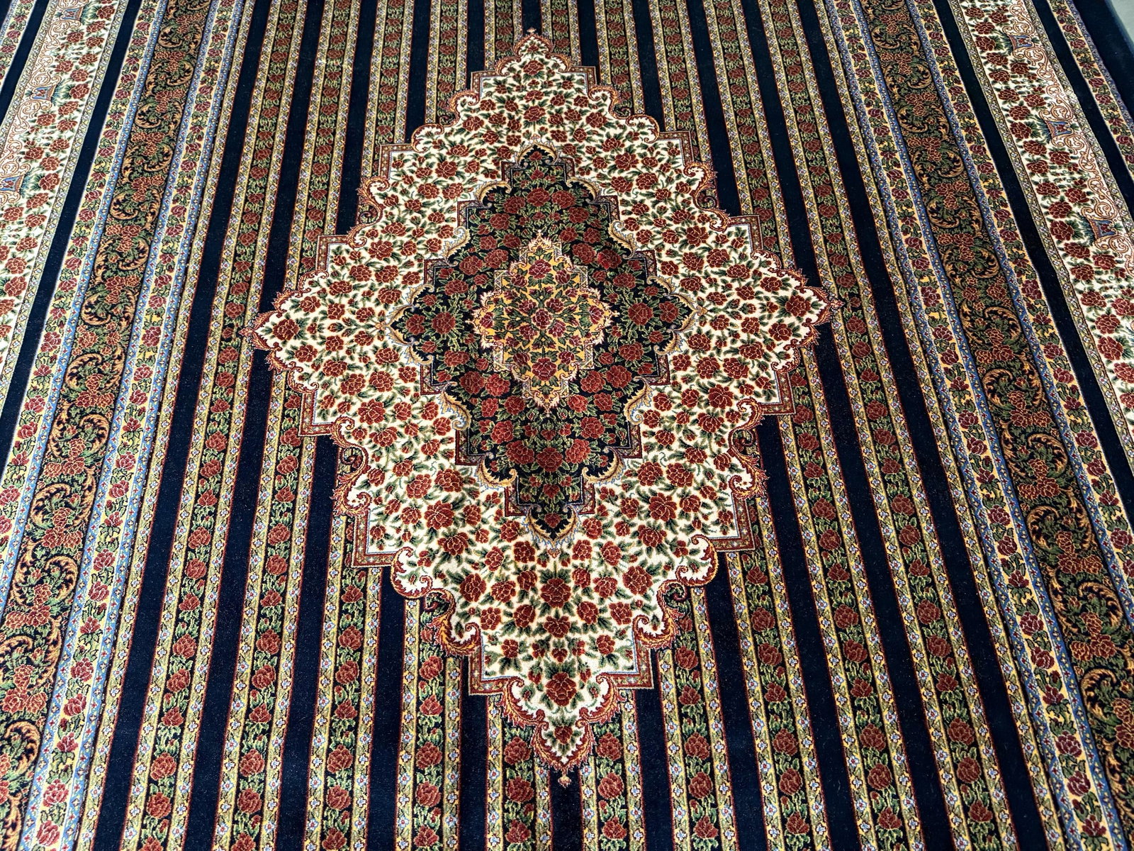 Fine Luxury Silk Rug 4.9x7.6 - 3