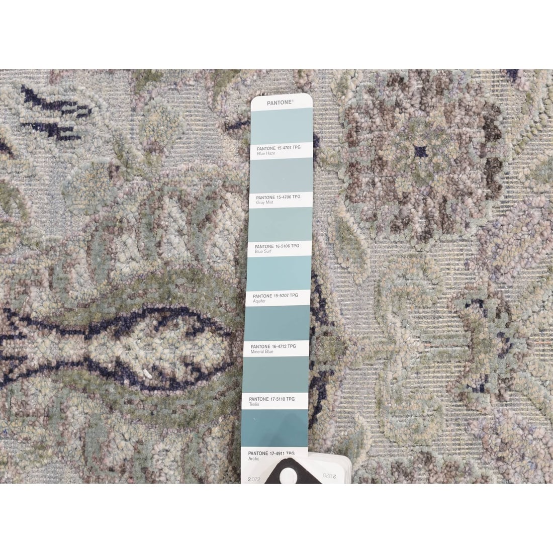 Gray Tulip Flower Design Pure Silk with Textured Wool Hand Knotted Rug - 4