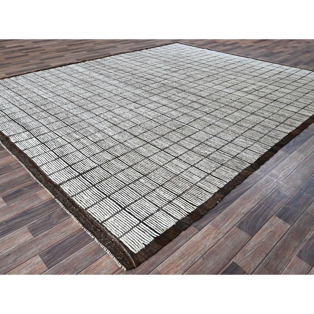 Daisy White Moroccan Weave with Box Design Hand Knotted Pure Wool Rug - 3