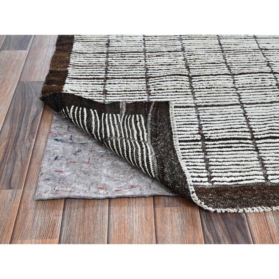 Daisy White Moroccan Weave with Box Design Hand Knotted Pure Wool Rug - 4