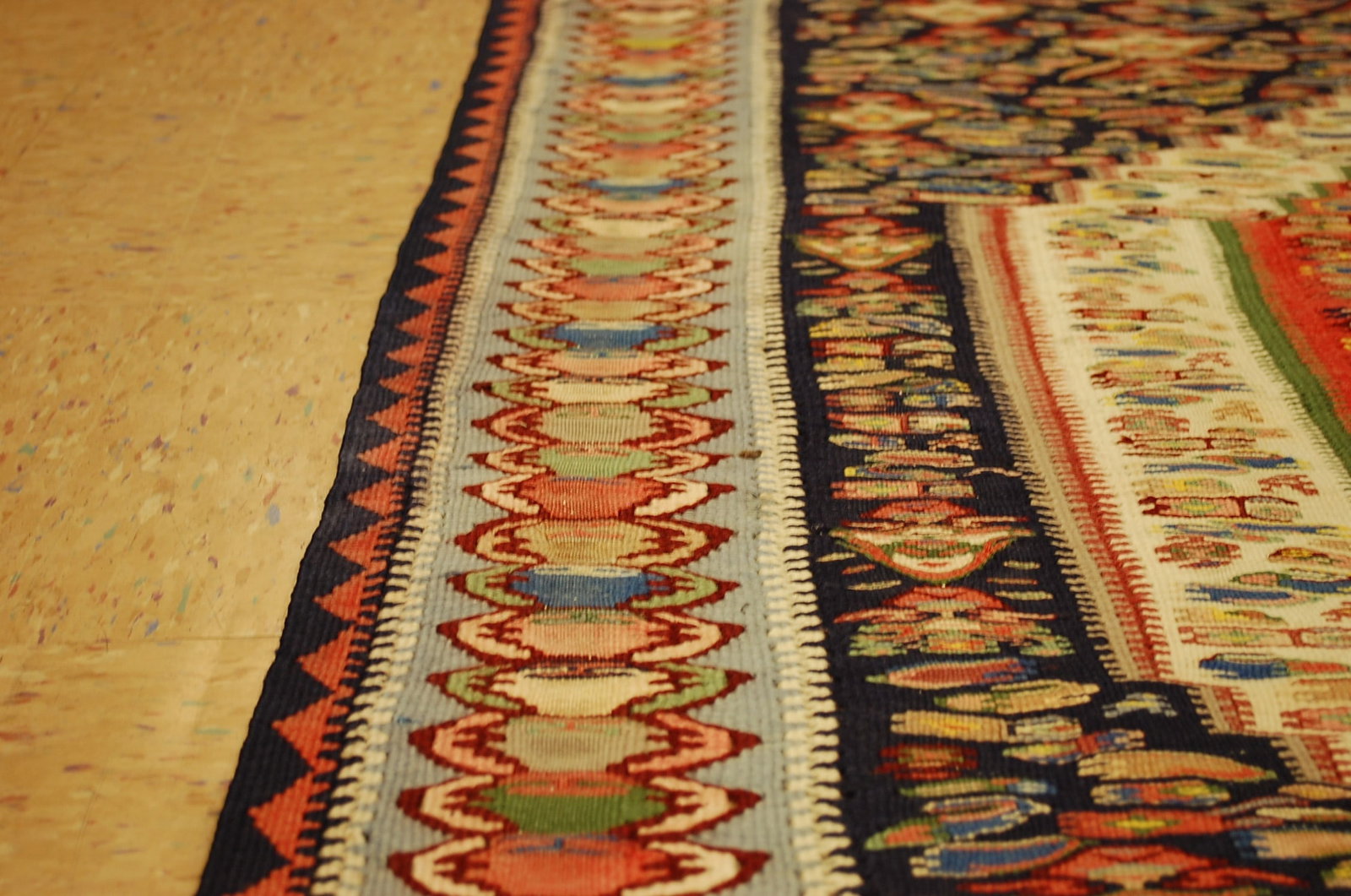 Persian SENNAH KILIM 3'9" x 4'8" - 8