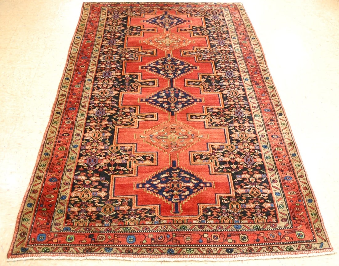 PERSIAN BIJAR RUG 5'2" x 9'10": Title: PERSIAN BIJAR RUG 5'2" x 9'10" Description:ANTIQUE DETAILED FINE CLASSIC VILLAGE WOVEN PERSIAN BIJAR RUG with exact size of 5'2" x 9'10" Highly detailed allover design field fine and delicately