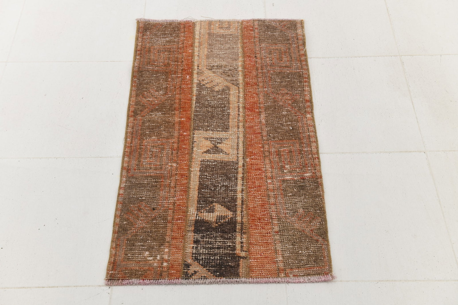 1'8'' x 3'2'' Turkish Handmade Kilim Rug - 24129 - 18