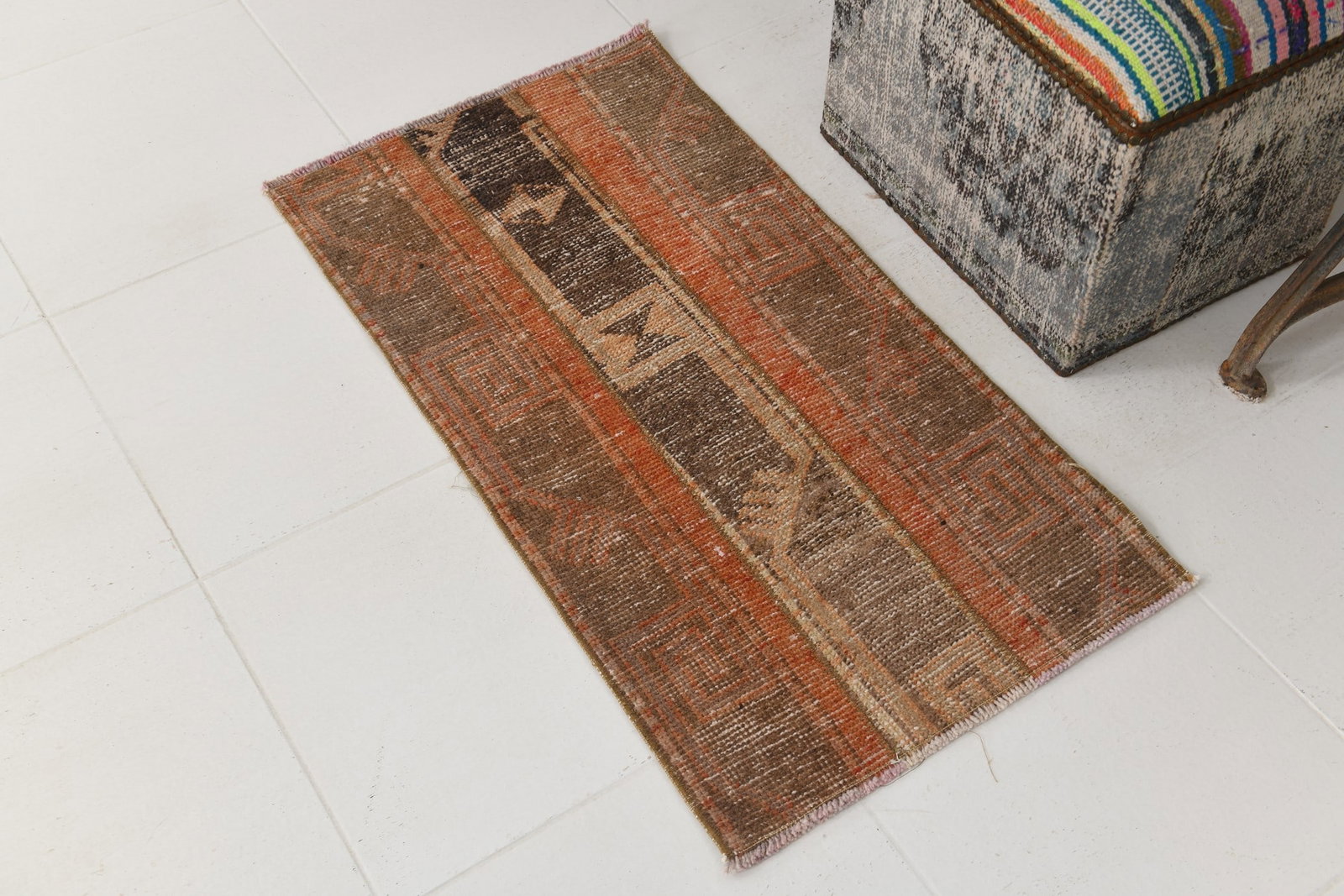 1'8'' x 3'2'' Turkish Handmade Kilim Rug - 24129 - 4