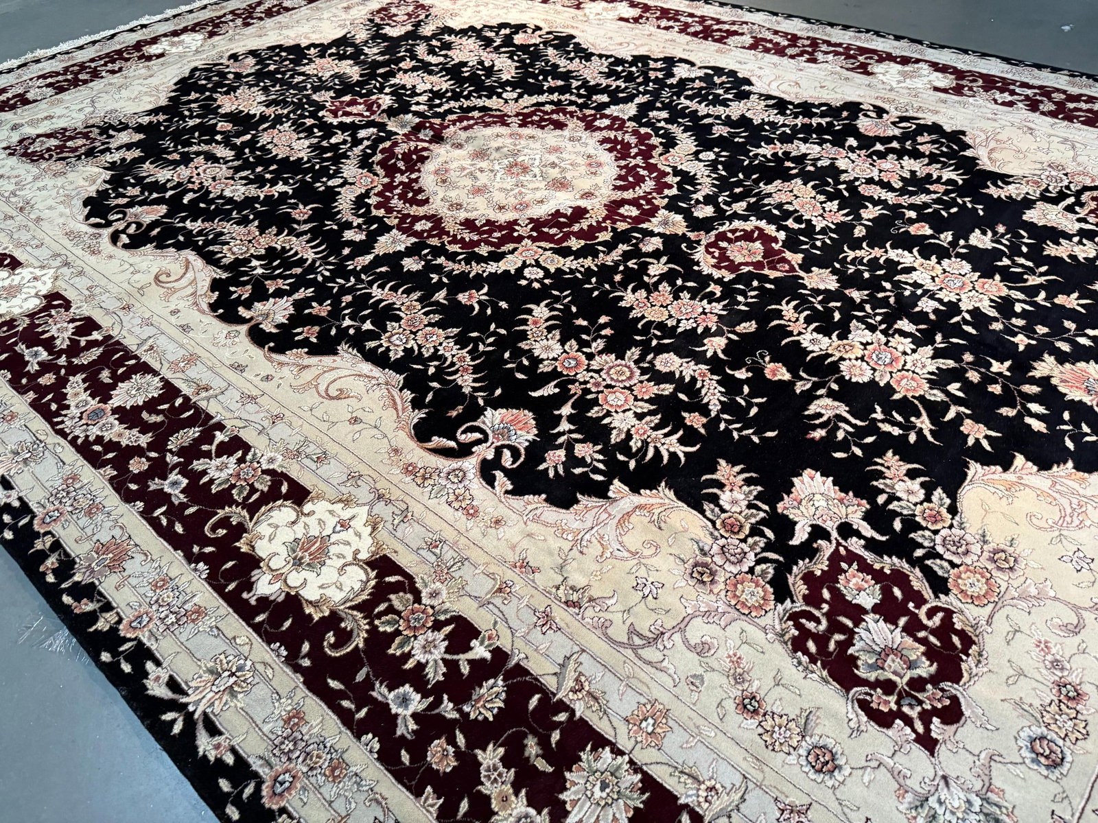Magnificent Silk andWool Tabriz Rug 9.6x14 - 6