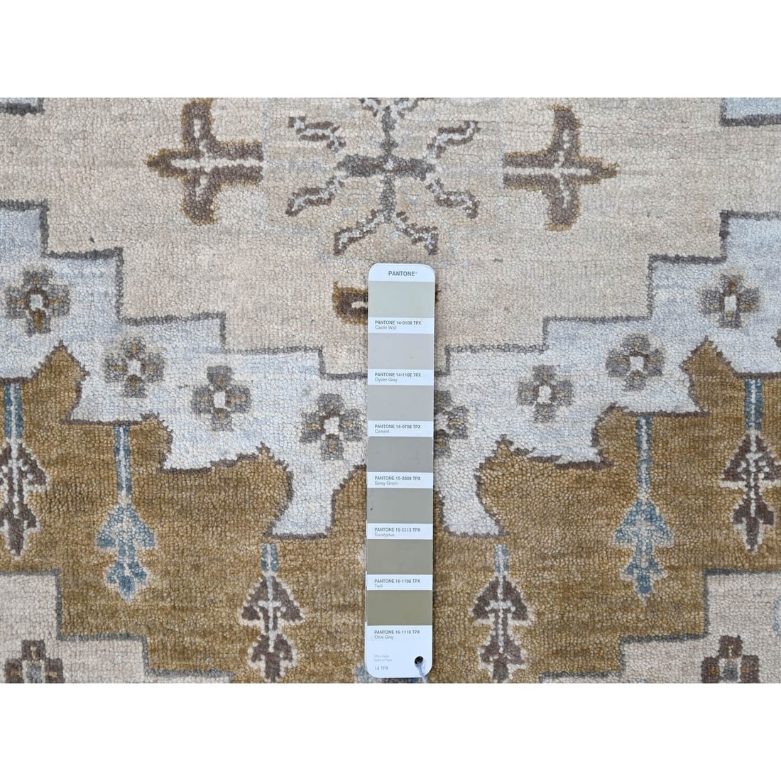 Mist Gray Hand Knotted Persian Village Inspired Pure Wool Round Rug - 4