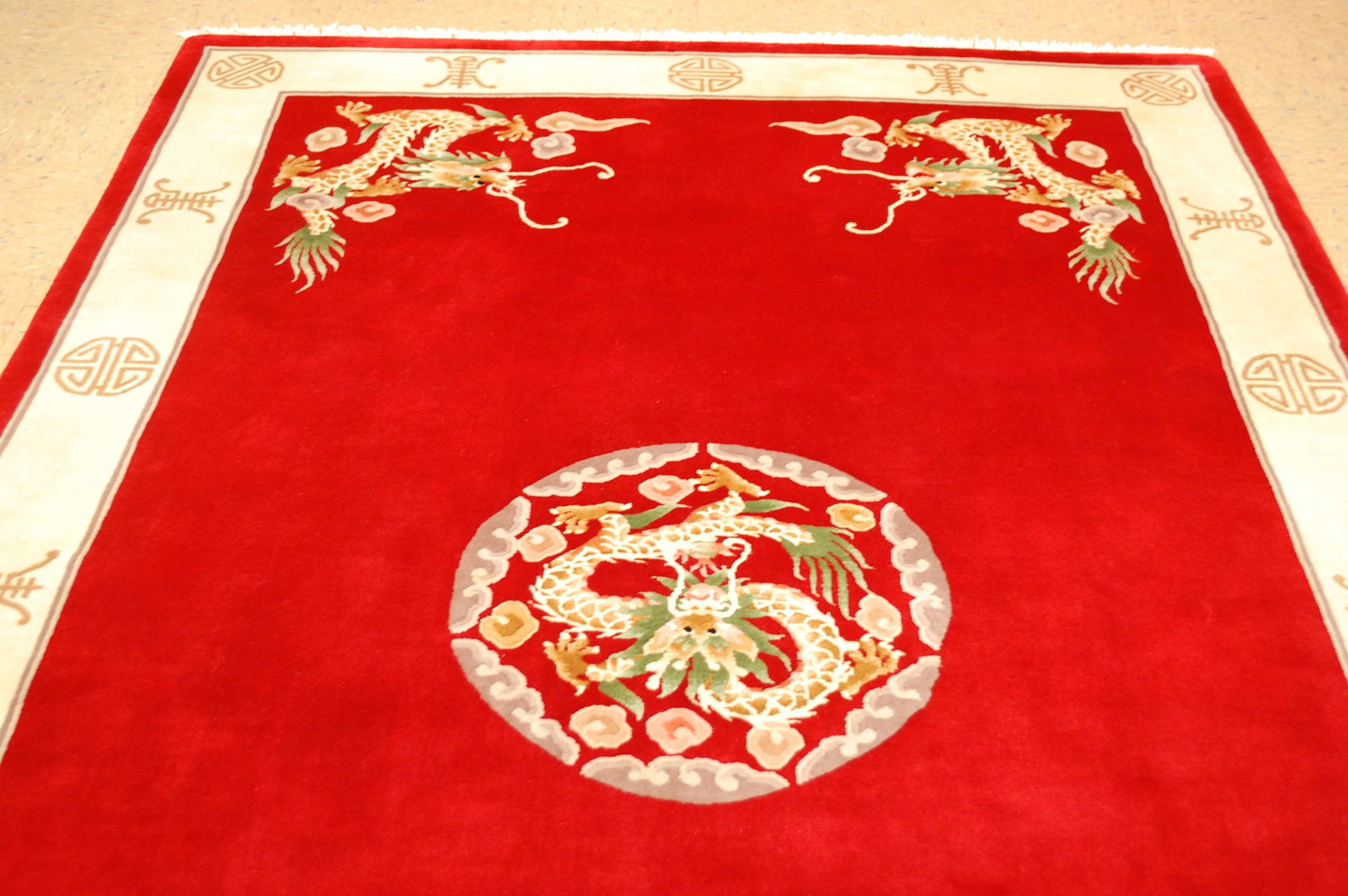 CHINESE NICHOLS RUG 6' x 9' - 2