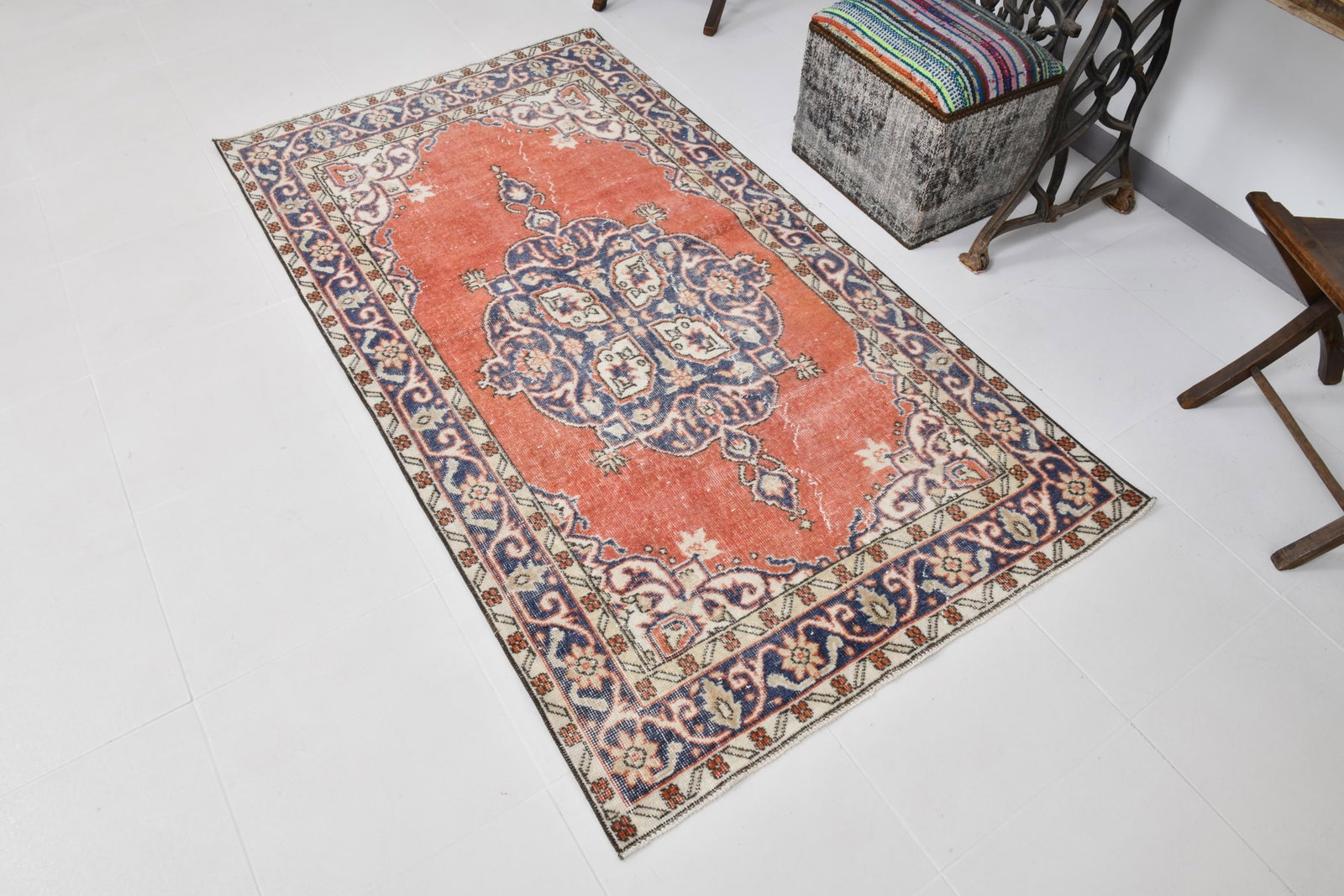 3'8'' x 6'7'' Handmade Vintage Wool Rug - 21748 - 3