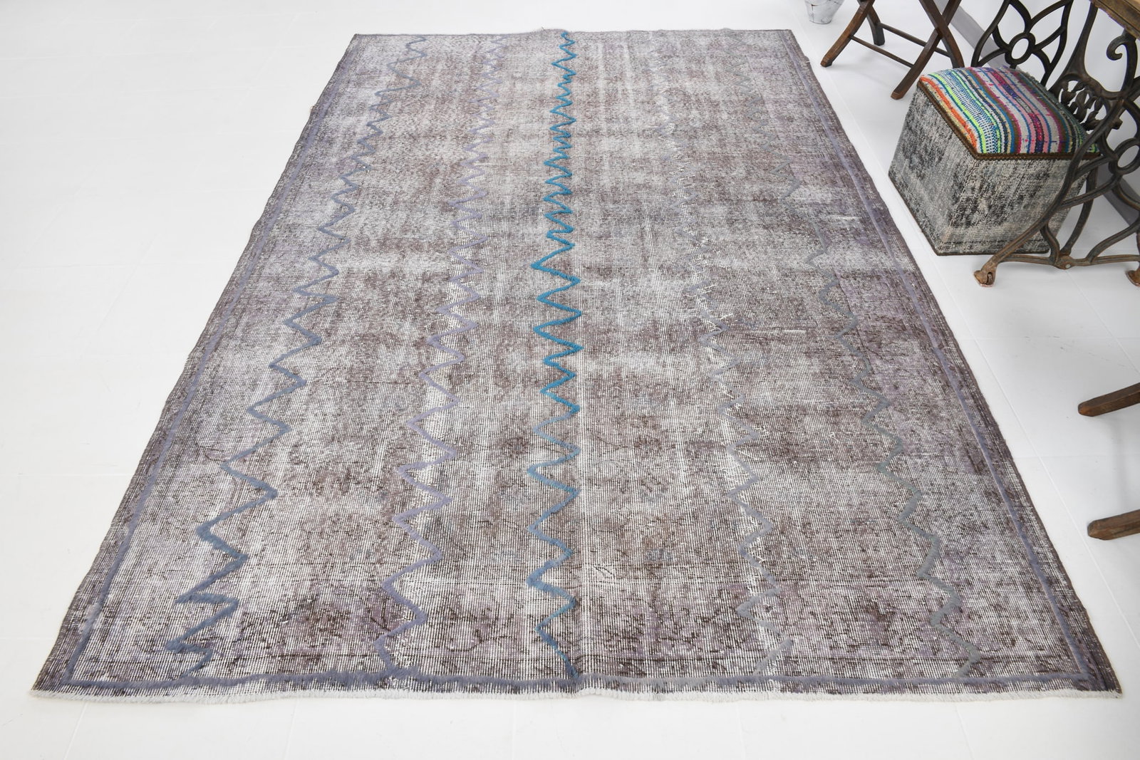 6'8'' x 9'11'' Handmade Vintage Wool Rug - 23319 - 4