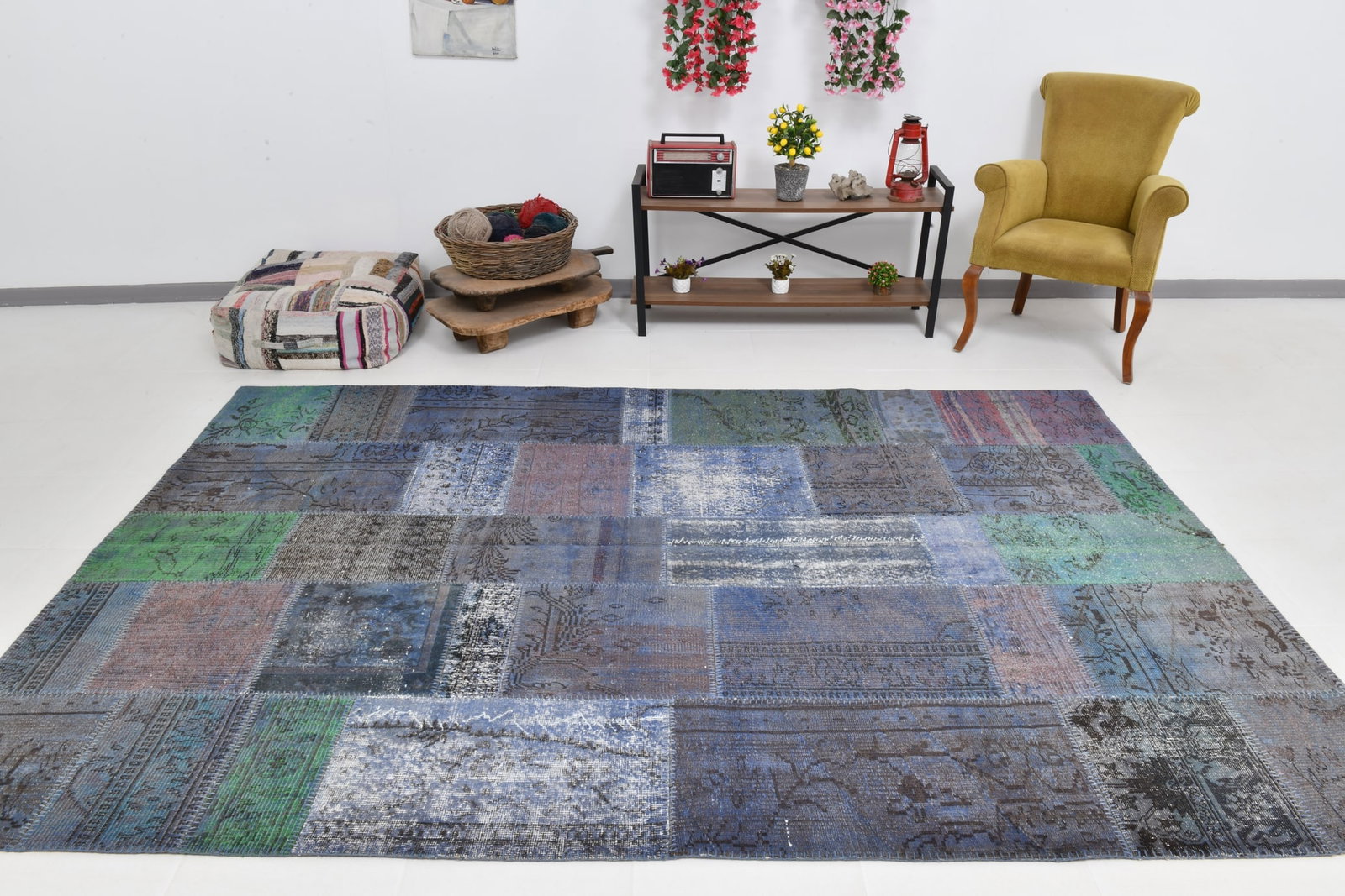 6'11'' x 9'10'' Handmade Vintage Wool Patchwork Rug - 642 - 2