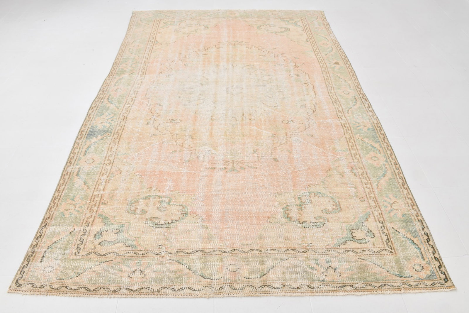 6'4'' x 9'5'' Handmade Vintage Wool Rug - 21054 - 16