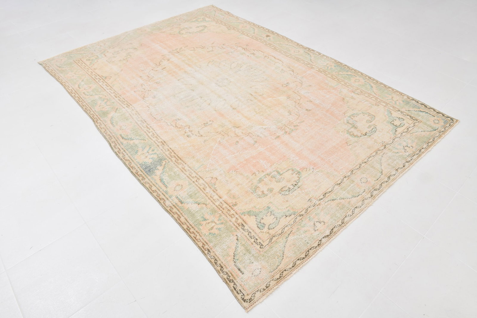 6'4'' x 9'5'' Handmade Vintage Wool Rug - 21054 - 17
