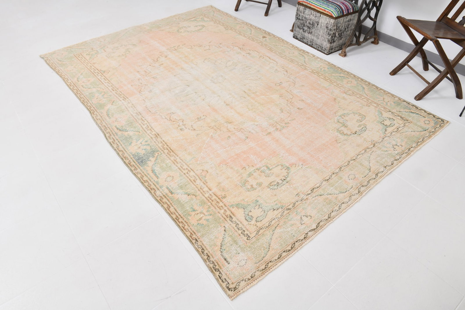 6'4'' x 9'5'' Handmade Vintage Wool Rug - 21054 - 3
