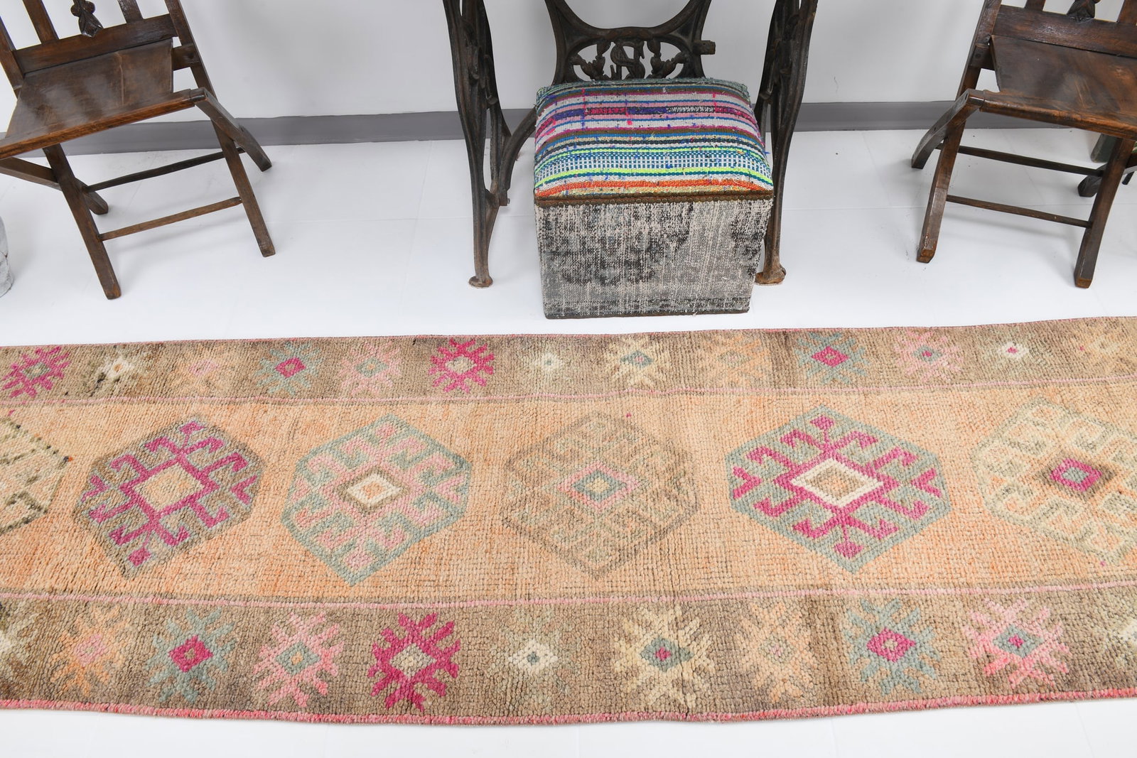 2'8'' x 13'5'' Handmade Vintage Wool Rug - 18818 - 3