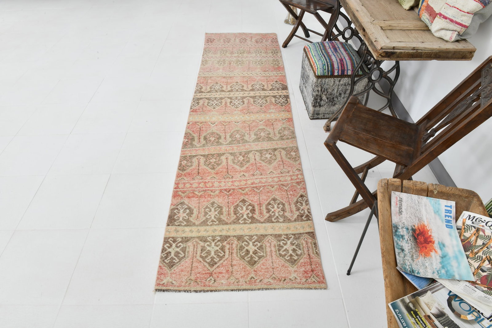 2'5'' x 9'5'' Handmade Vintage Wool Rug - 23021 - 4