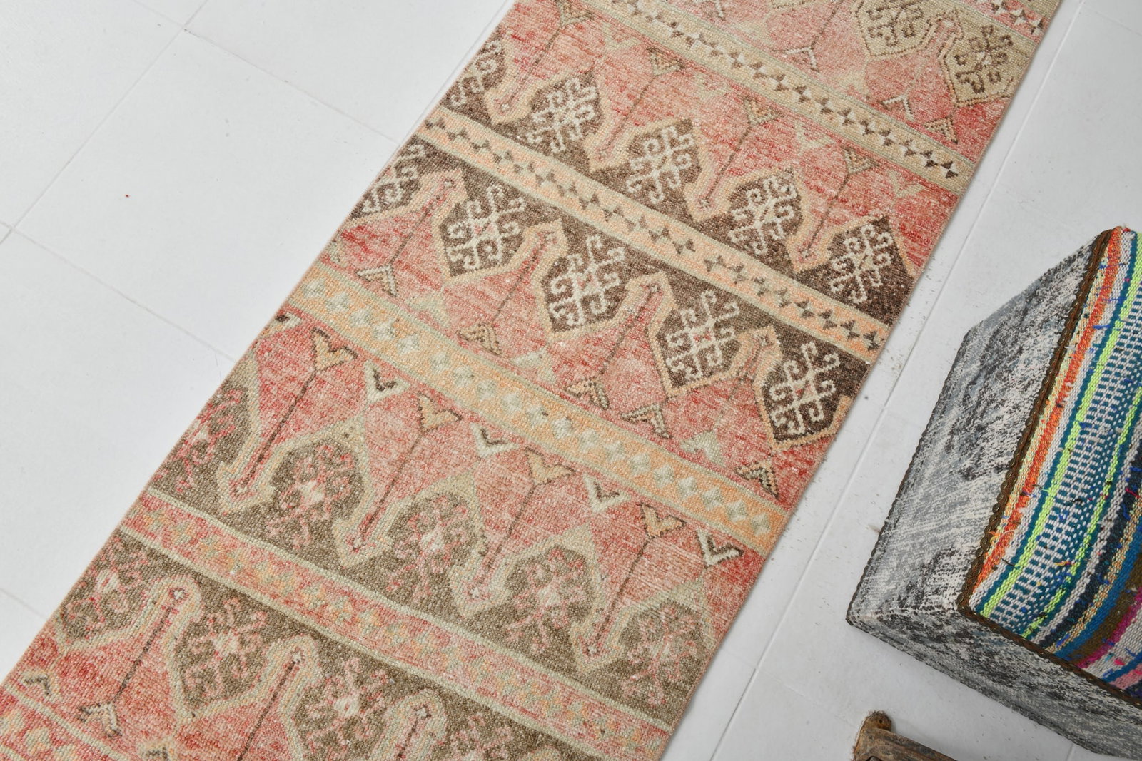 2'5'' x 9'5'' Handmade Vintage Wool Rug - 23021 - 5
