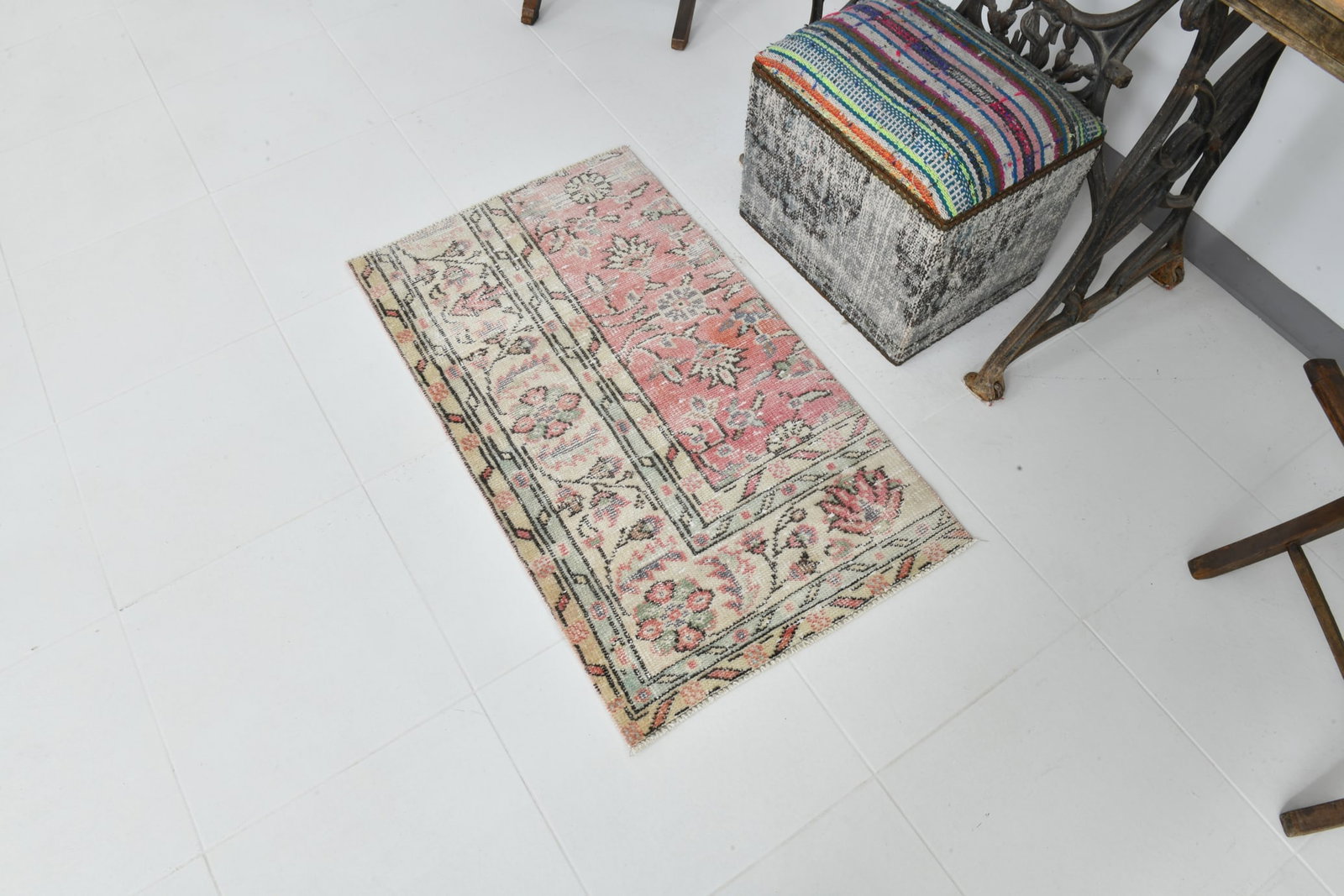 2'0'' x 3'5'' Vintage Wool Runner Rug - 22918 - 3