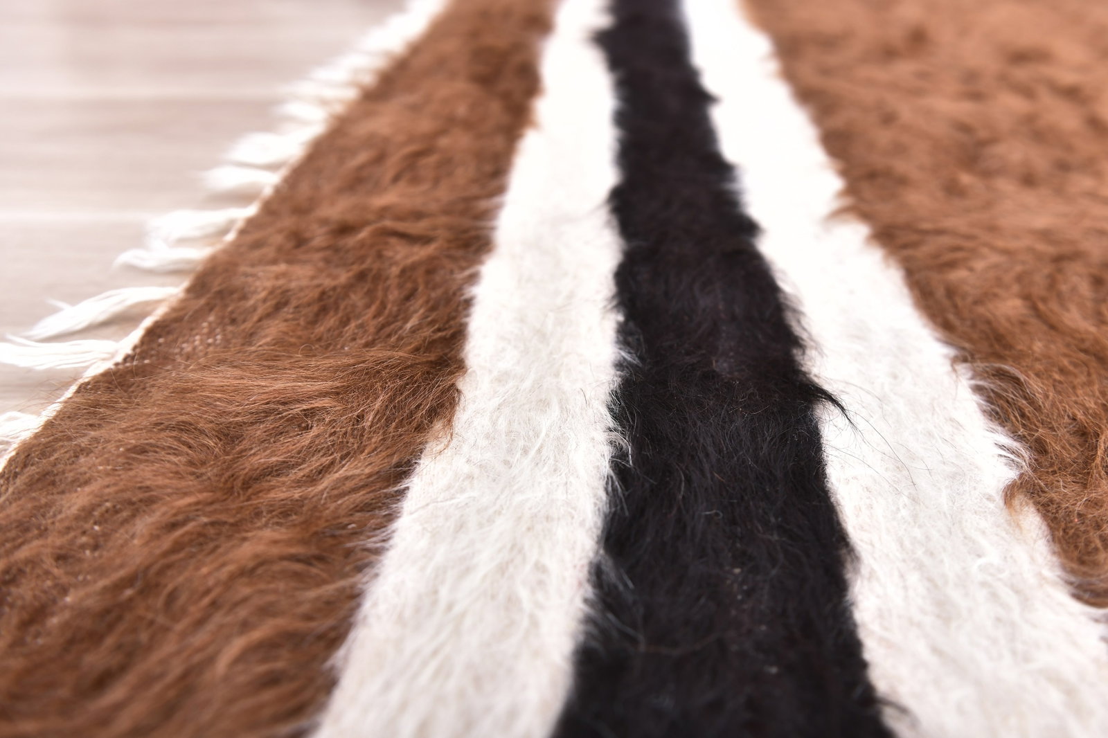 4'3'' x 6'3'' Vintage Wool Runner Rug - 240440 - 10