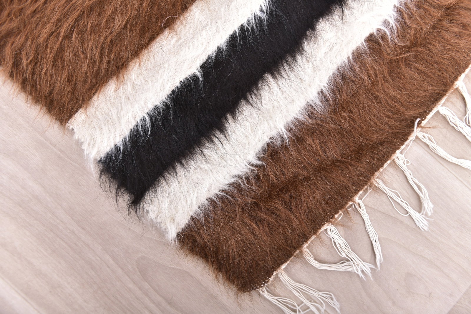 4'3'' x 6'3'' Vintage Wool Runner Rug - 240440 - 6