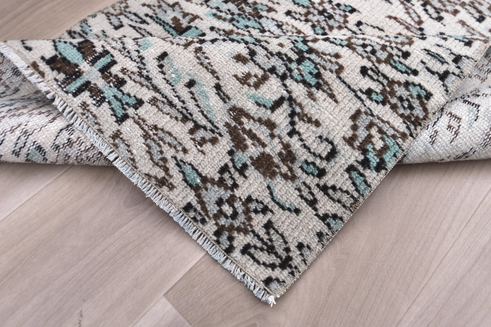 2'6'' x 5'6'' Decorative Vintage Rug - 240937 - 11