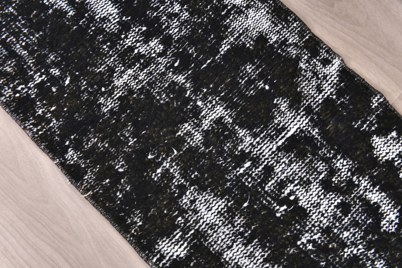 1'6'' x 4'1'' Turkish Vintage Runner Rug - 240096 - 3