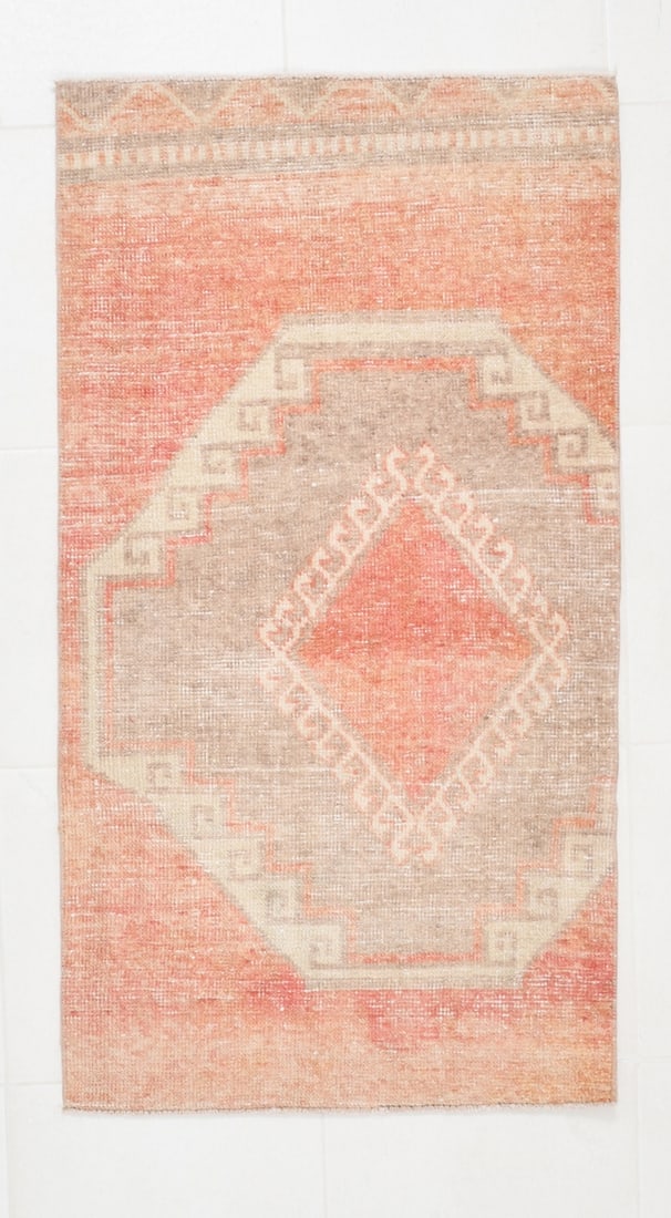 2'3'' x 4'3'' Handmade Vintage Wool Rug - 22431: Title: 2'3'' x 4'3'' Handmade Vintage Wool Rug - 22431 Description:2'3'' x 4'3'' Handmade Vintage Wool Rug - 22431 Origin:Turkiye Date/Period:1960-90 Materials:Wool,Cotton Dimension:2'3''x4'3'' ft,