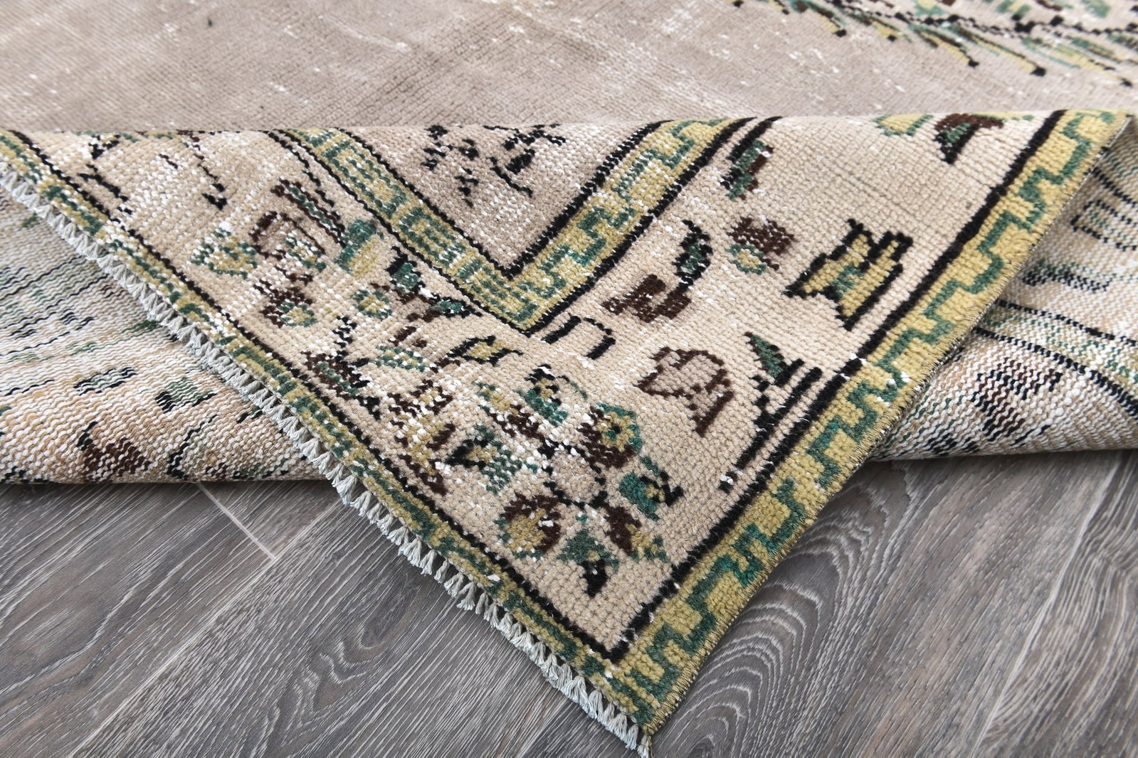 5'4'' x 9'0'' Handmade Vintage Wool Rug - 243935 - 11