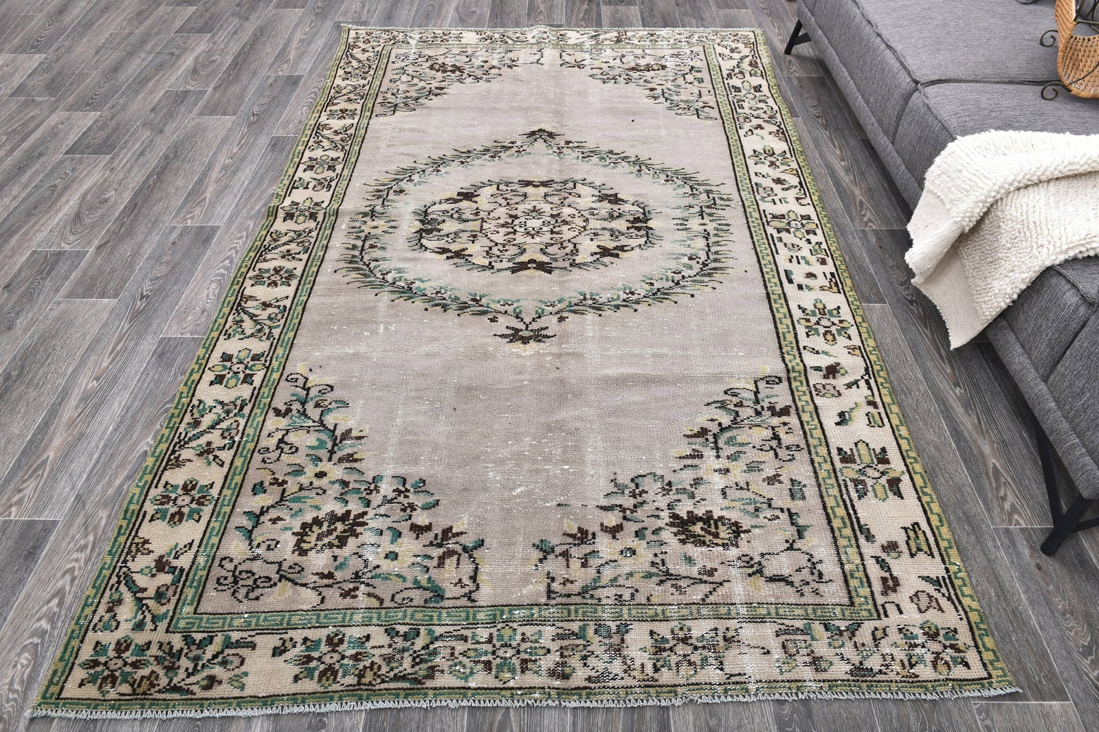 5'4'' x 9'0'' Handmade Vintage Wool Rug - 243935 - 2