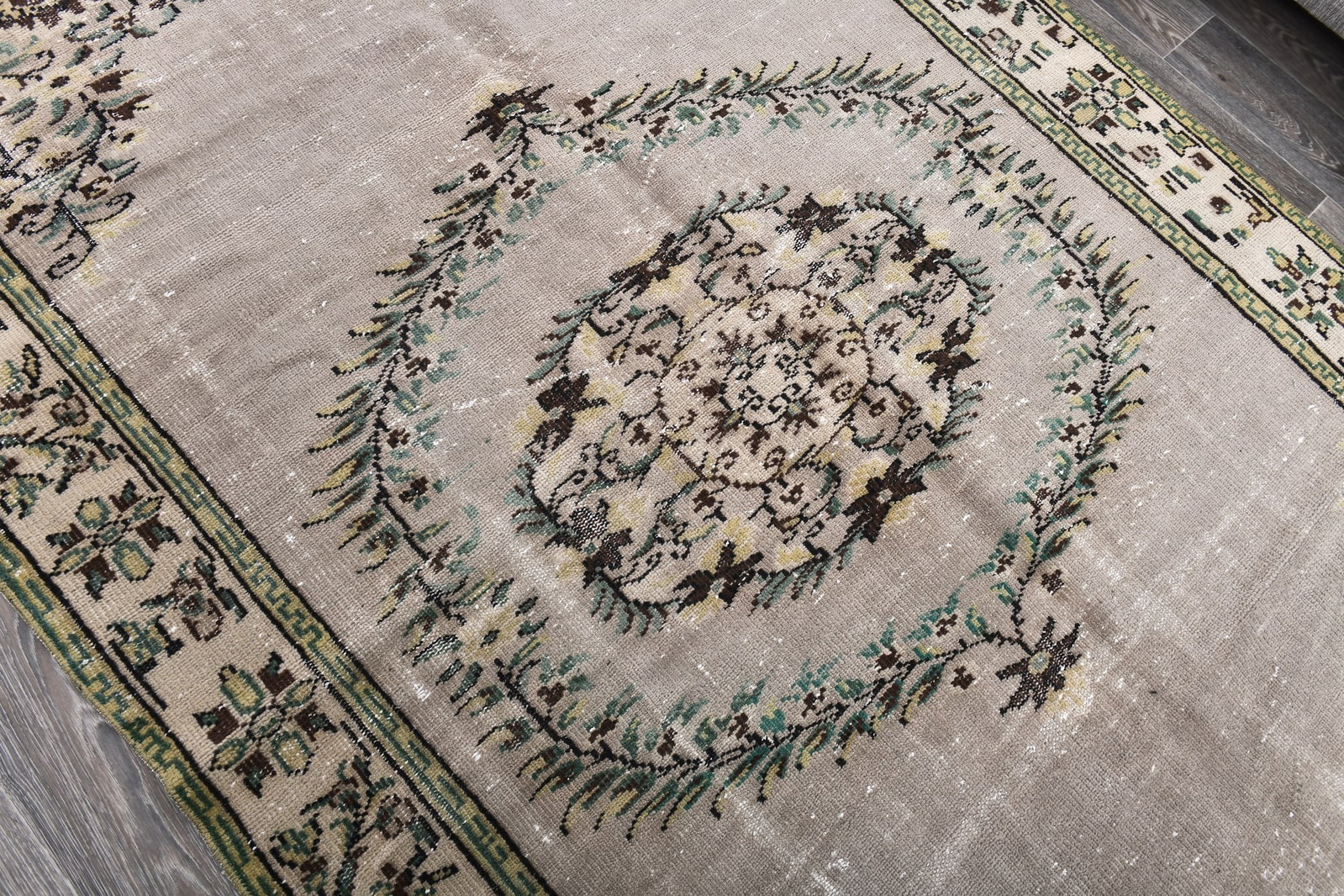 5'4'' x 9'0'' Handmade Vintage Wool Rug - 243935 - 3