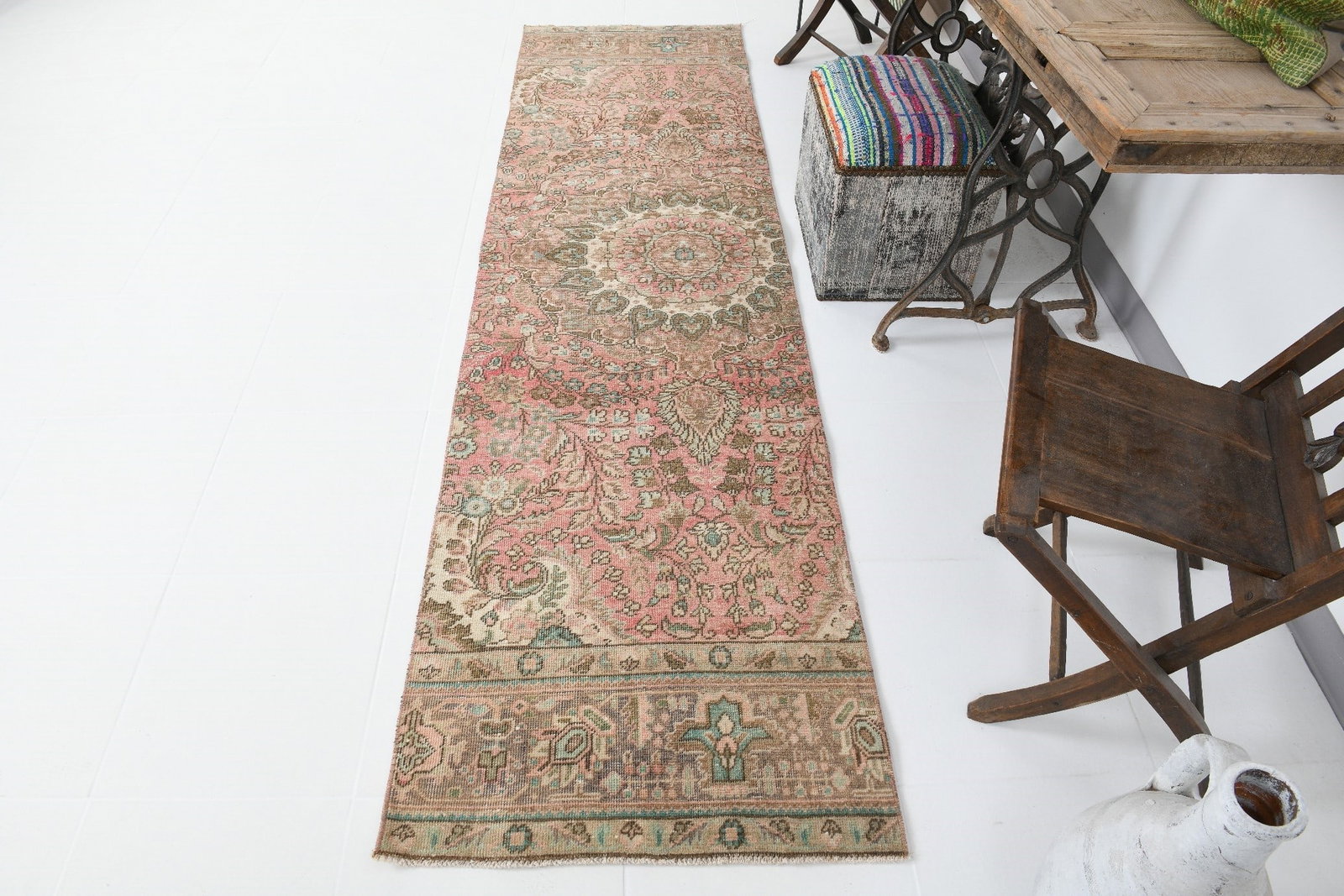 2'5'' x 9'2'' Turkish Vintage Runner Rug - 19493 - 3