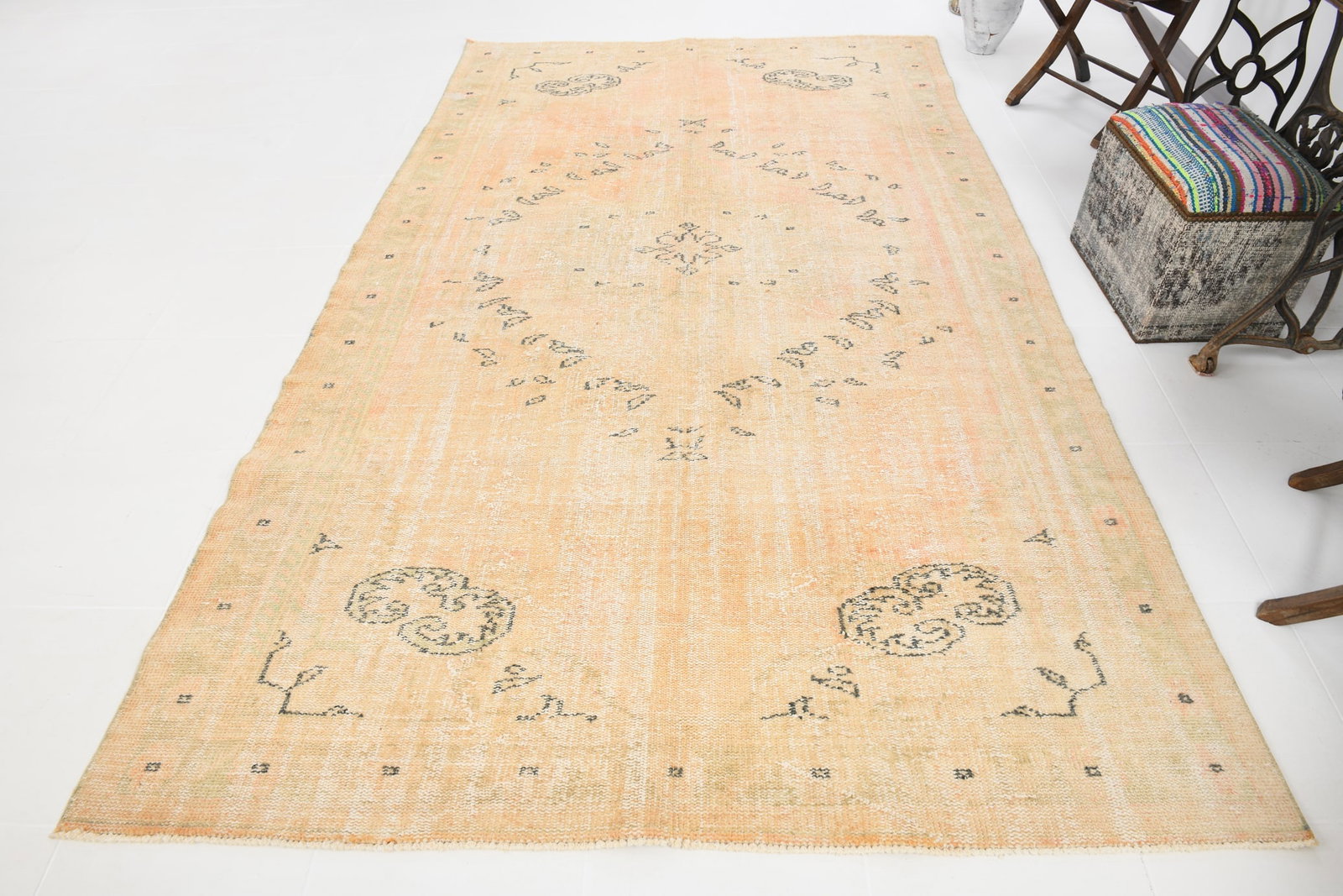6'0'' x 10'2'' Handmade Vintage Wool Rug - 6058 - 3