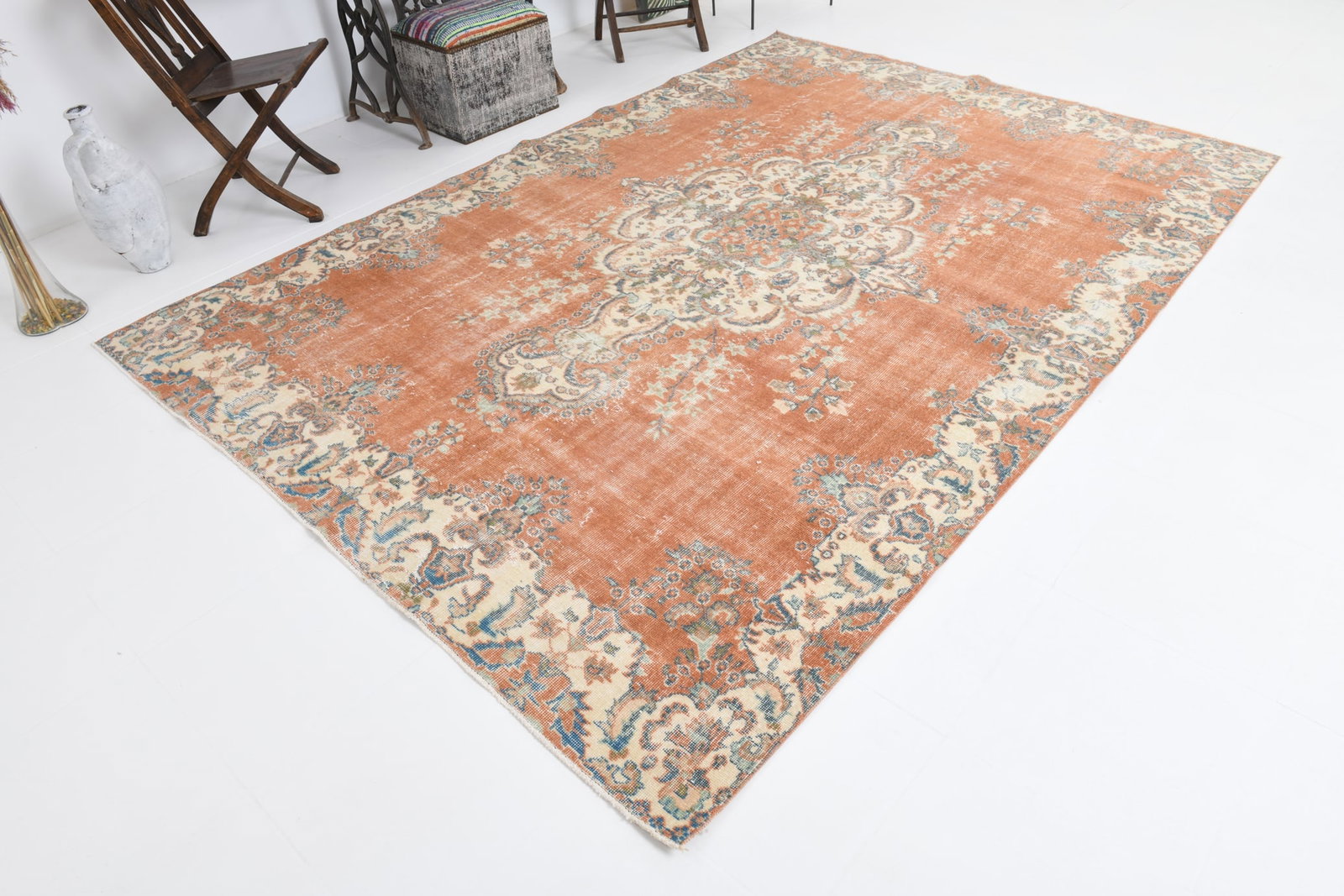 7'1'' x 10'2'' Handmade Vintage Wool Rug - 17537 - 3