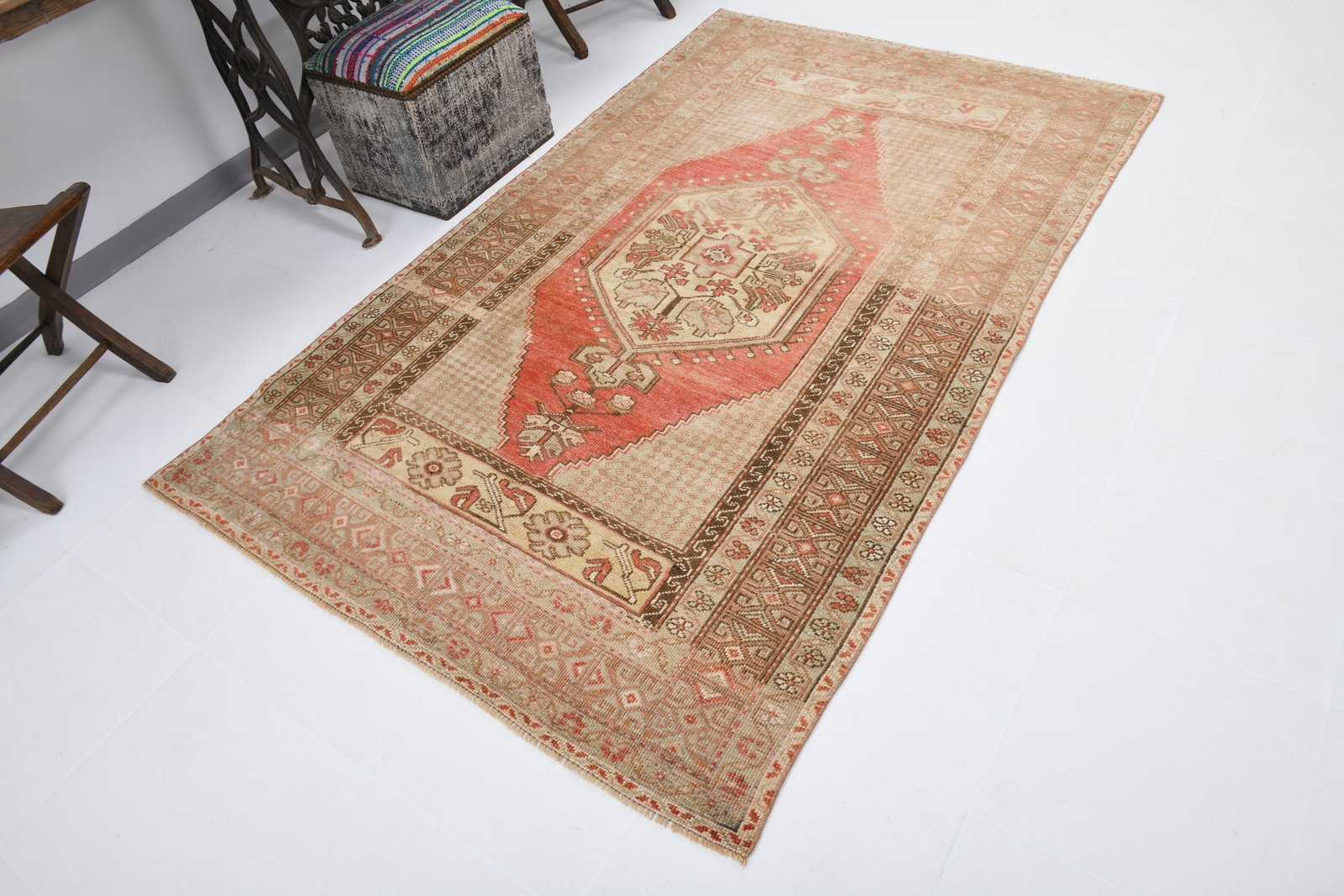 4'7'' x 7'5'' Vintage Wool Runner Rug - 19410 - 4