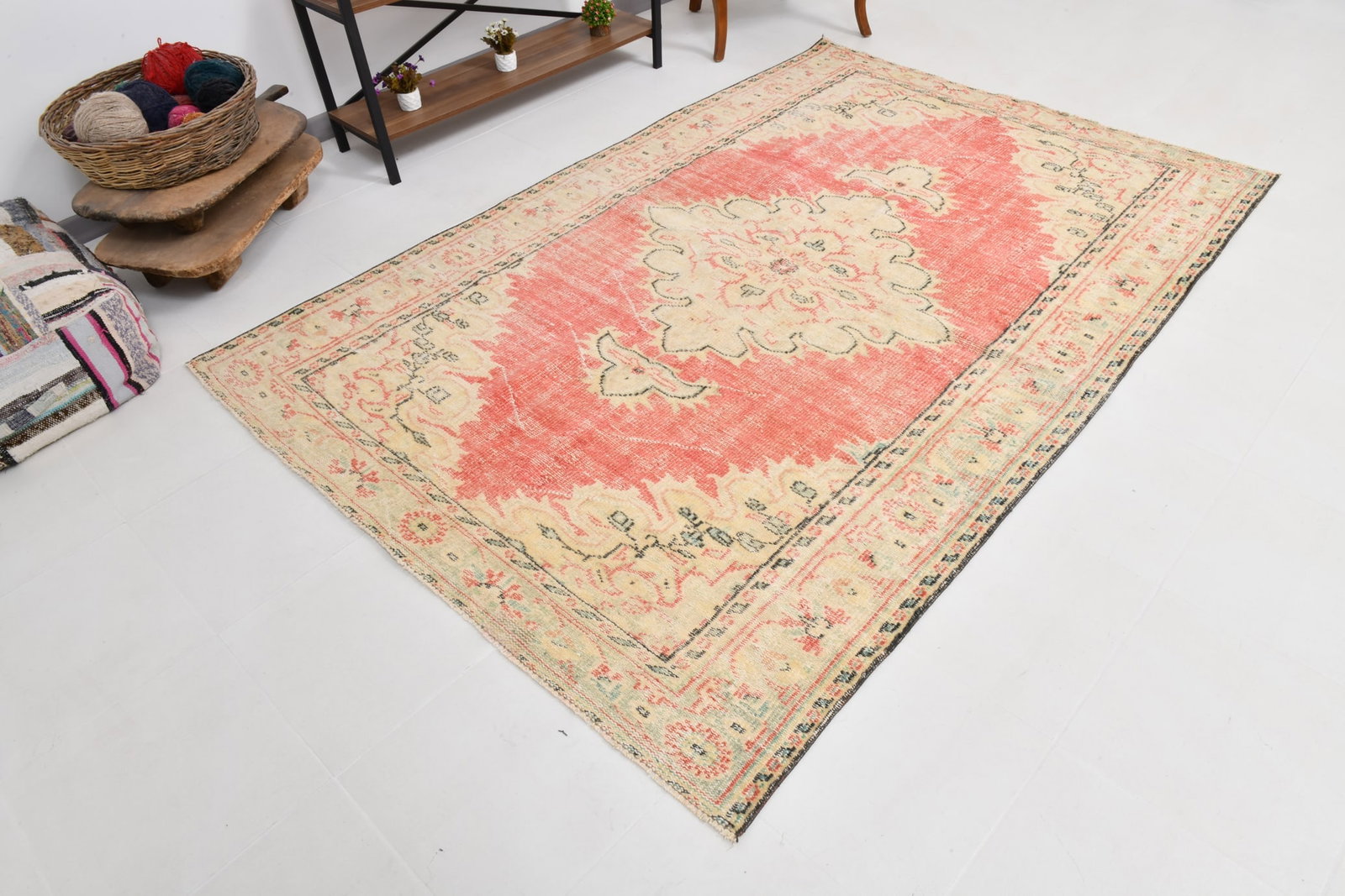 5'7'' x 8'4'' Handmade Vintage Wool Rug - 21933 - 3