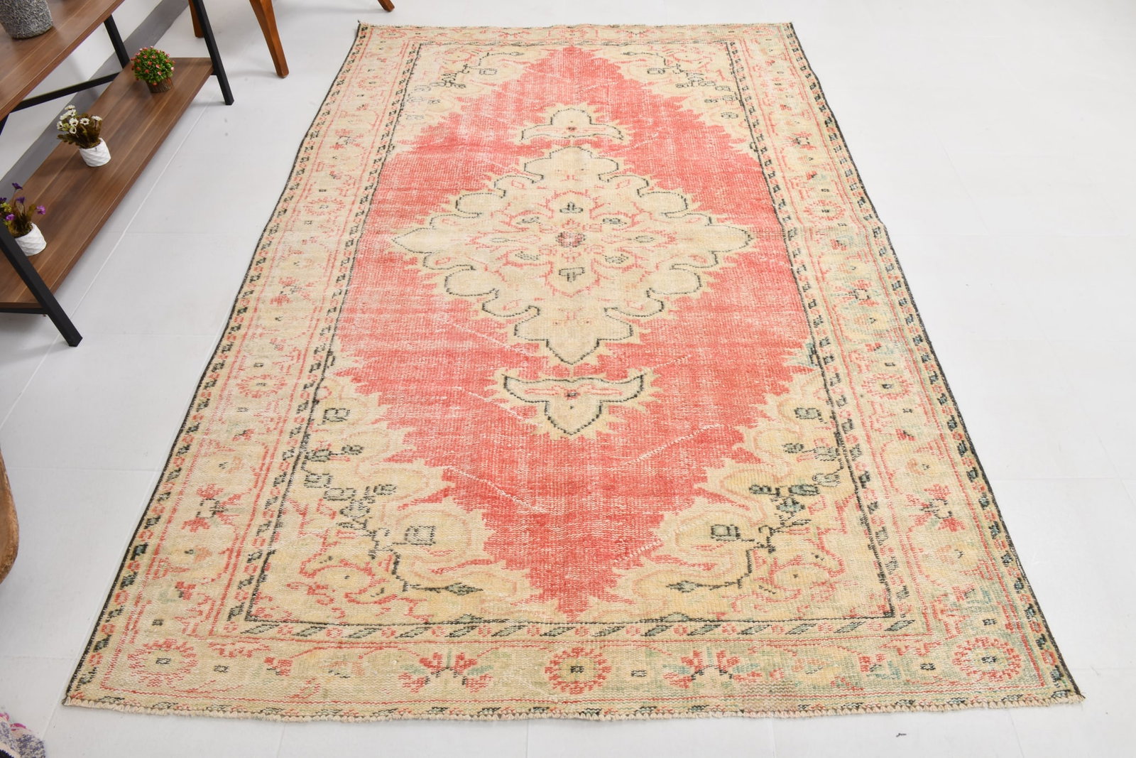 5'7'' x 8'4'' Handmade Vintage Wool Rug - 21933 - 4
