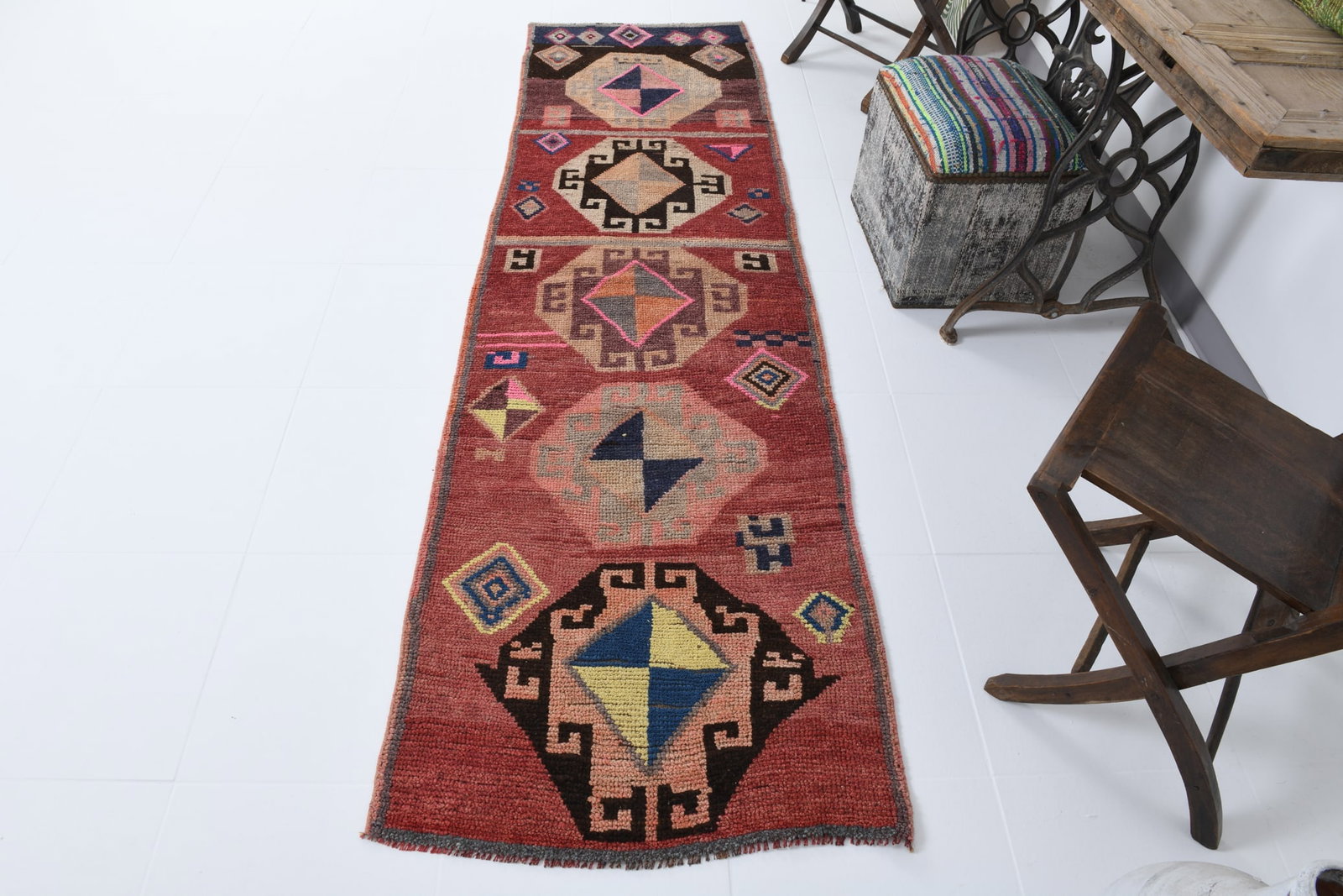 2'6'' x 8'8'' Handmade Vintage Wool Rug - 17942 - 4