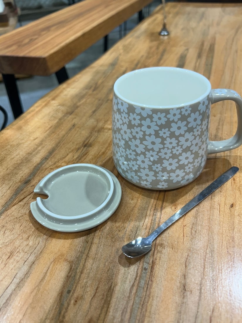 Floral-Patterned Ceramic Mug with Lid and Spoon - 2