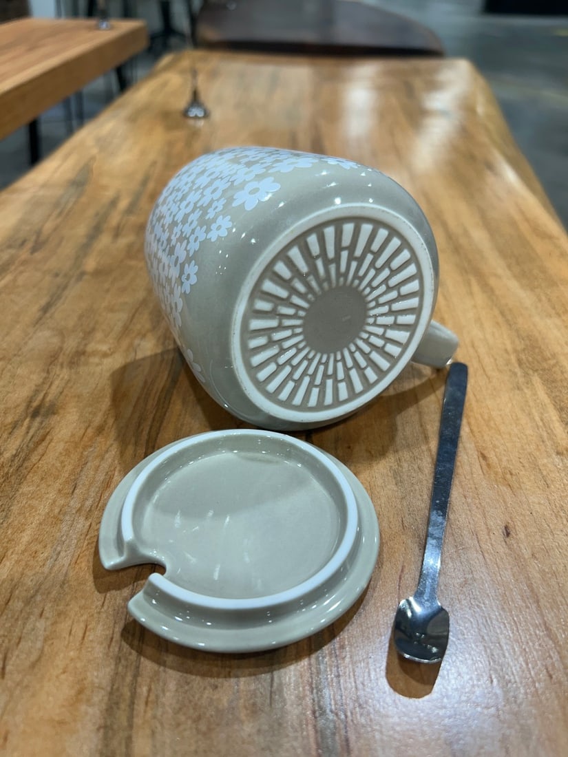 Floral-Patterned Ceramic Mug with Lid and Spoon - 3