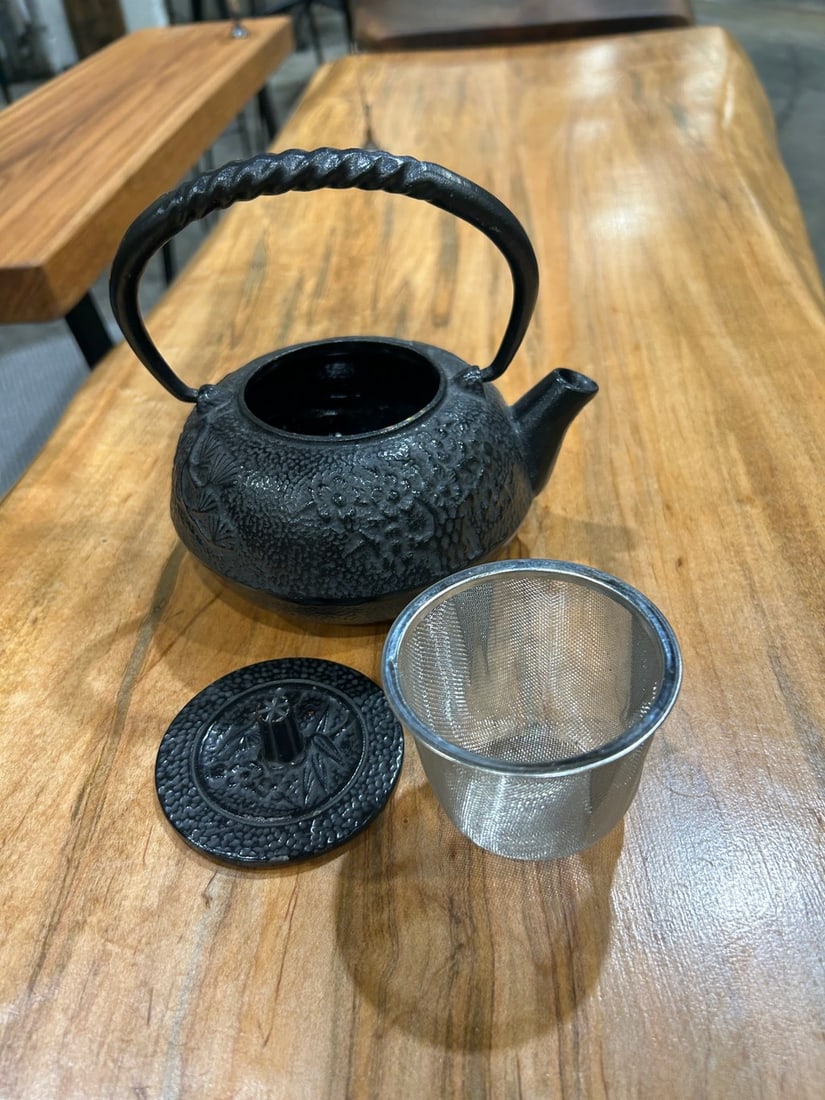 Japanese Cast Iron Tetsubin Tea Kettle with Infuser - 4