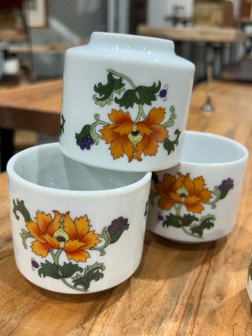 Set of Four Solphin Fine China Olympus Floral Motif Tea Cups - 3